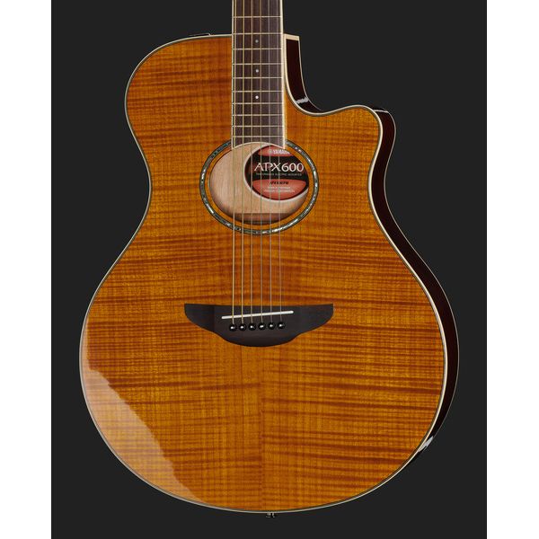 Yamaha APX 600 FM