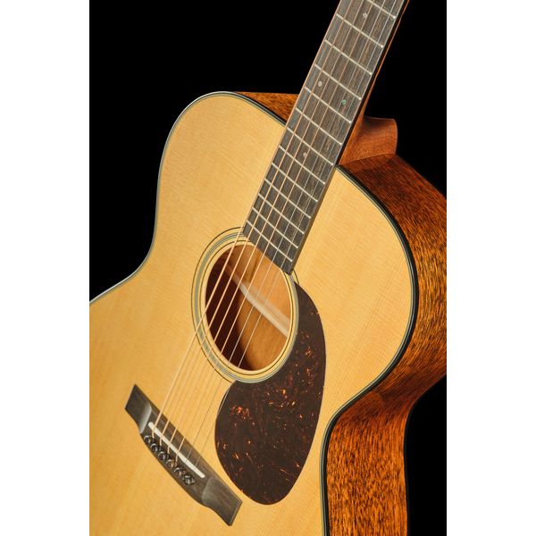 Martin Guitar 00018