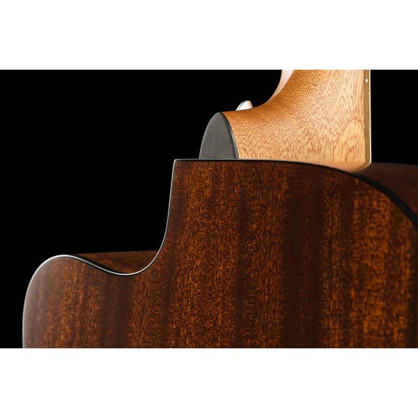 Martin Guitar OMC-10E Modern