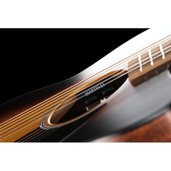 Martin Guitar OMC-10E Modern