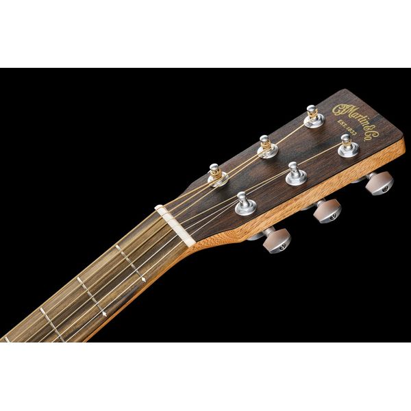 Martin Guitar OMC-10E Modern
