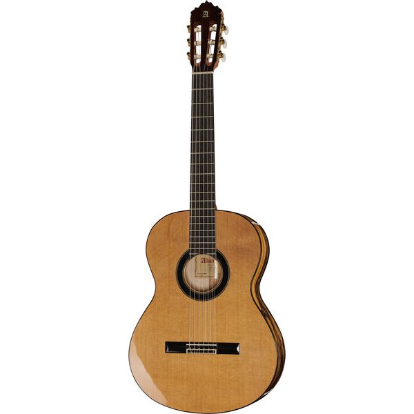 Alhambra 6 Test: guitare classique cèdre et ébène naturelle