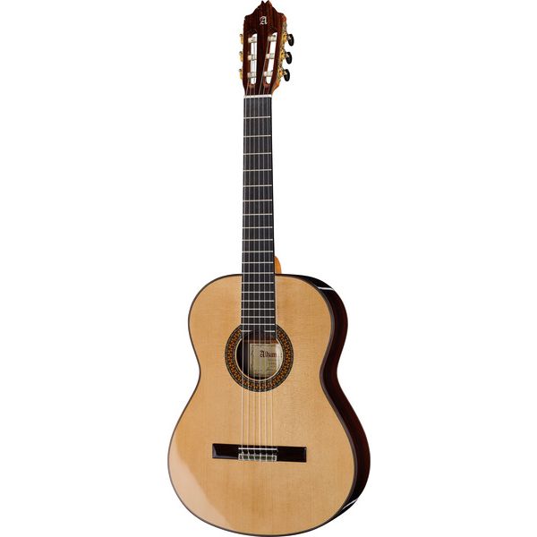 Test Alhambra 9PA W Case: guitare classique haut de gamme naturelle