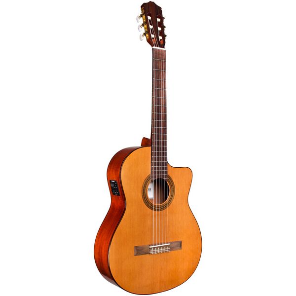Test Cordoba C5 CE Iberia: guitare classique électro avec pan coupé