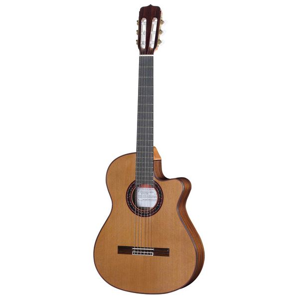 Test Ramirez Cut 2 Cedar: essai détaillé de la guitare classique
