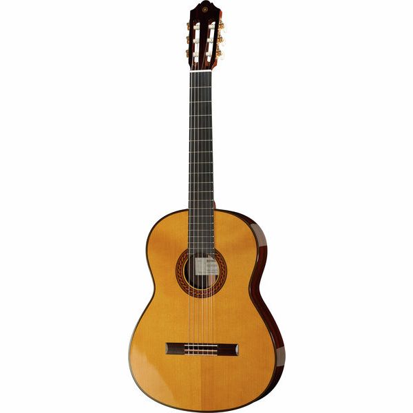Test Yamaha CG192S: essai et avis de la guitare classique naturelle
